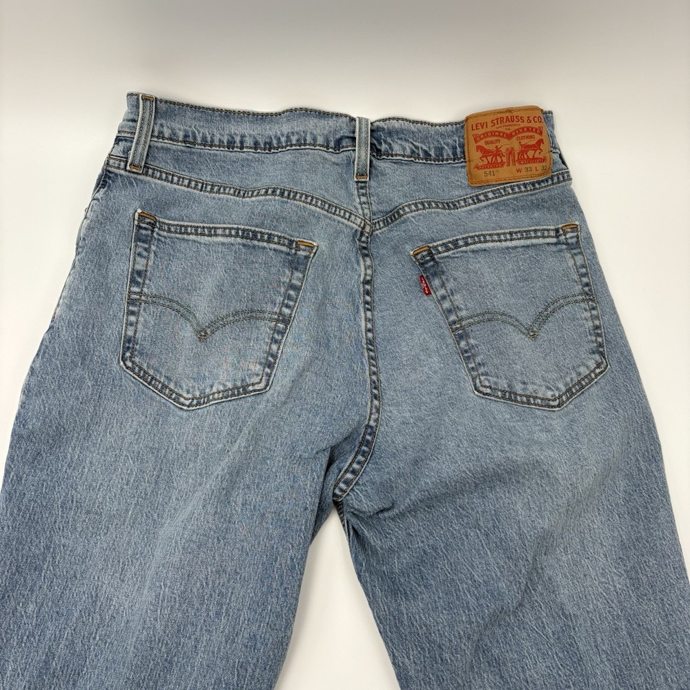 Levi's 541 Athletic Taper Men's Jeans Light Wash Blue Stretch Denim W33 L32 - Picture 4 of 9